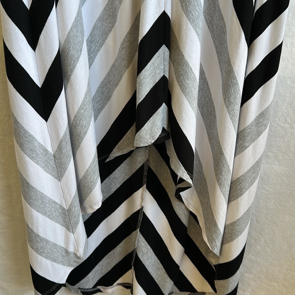 Chico’s black, white, and gray chevron-striped high-low maxi dress, size 3 (16) - Picture 5 of 11